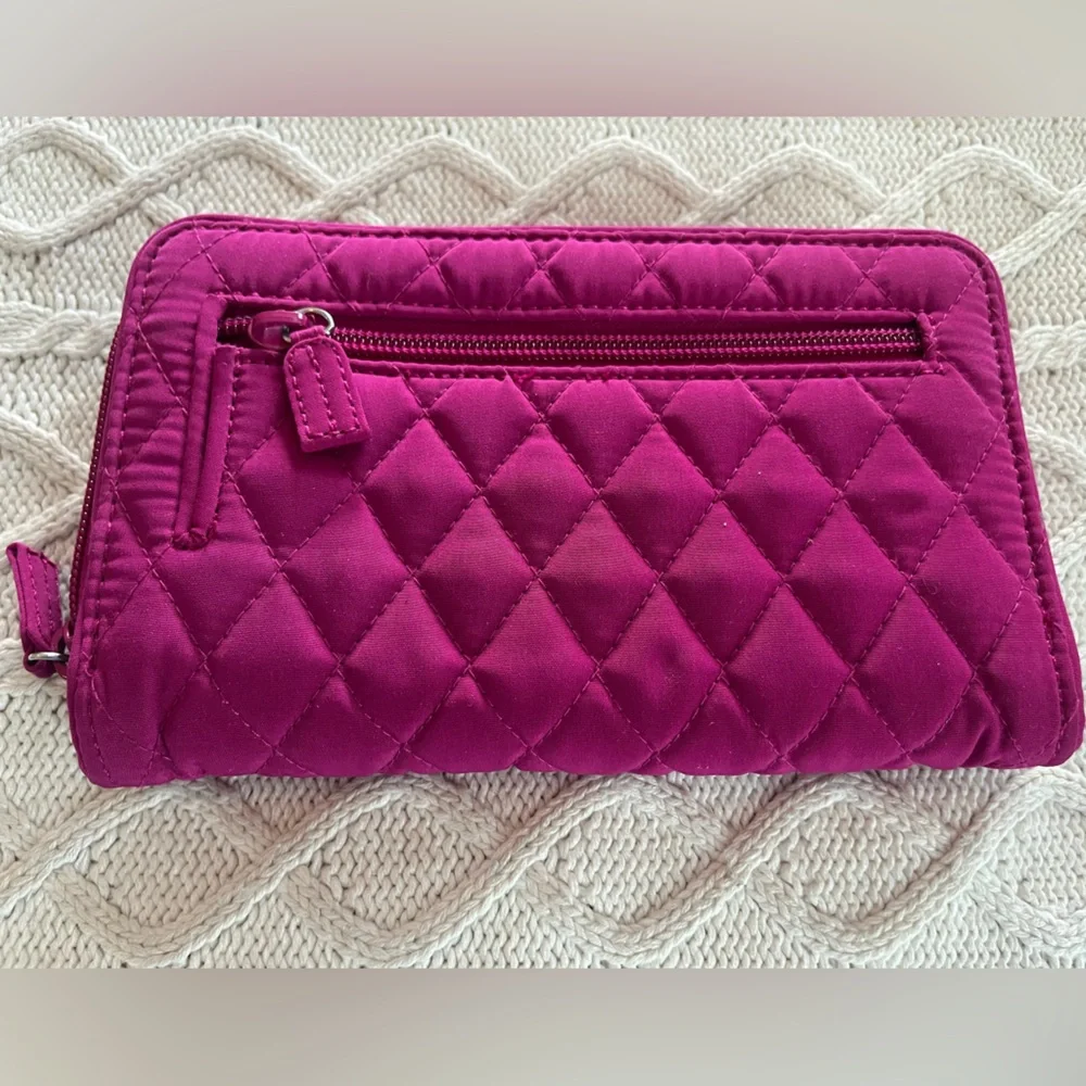 Vera Bradley Turn Key Wallet Credit Cards Zipper Space Like New! - Picture 2 of 12